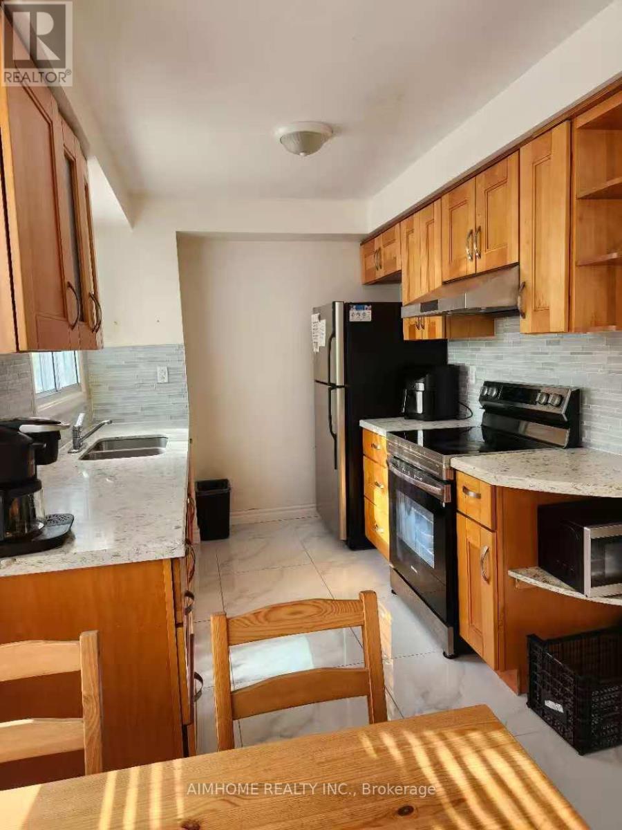 6 Thunder Grove, Toronto (Agincourt North), Ontario  M1V 1V6 - Photo 4 - E12473481