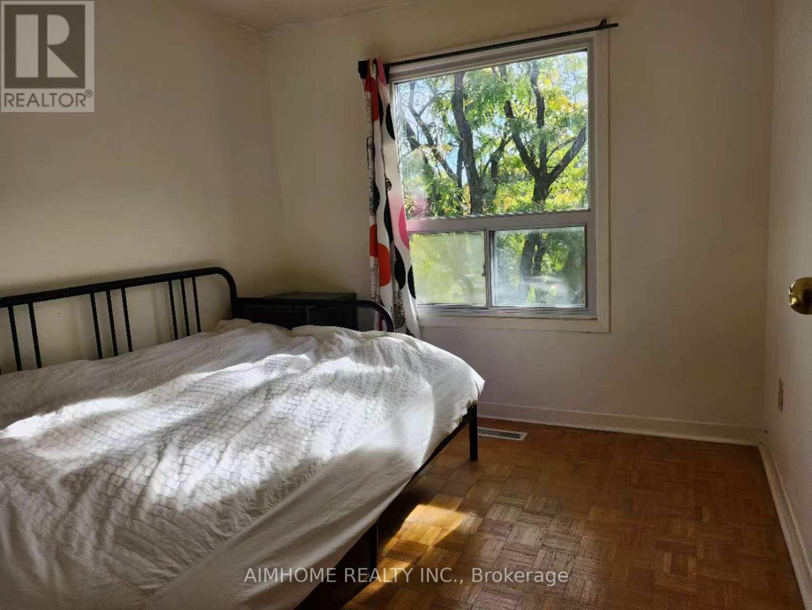 6 Thunder Grove, Toronto (Agincourt North), Ontario  M1V 1V6 - Photo 5 - E12473481