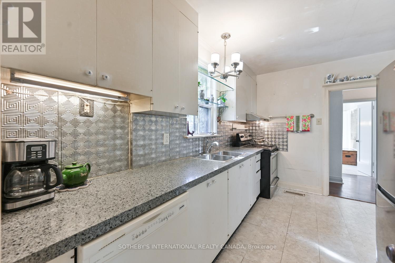 2 Wingate Place, Toronto, Ontario  M5N 2R1 - Photo 14 - C12473271