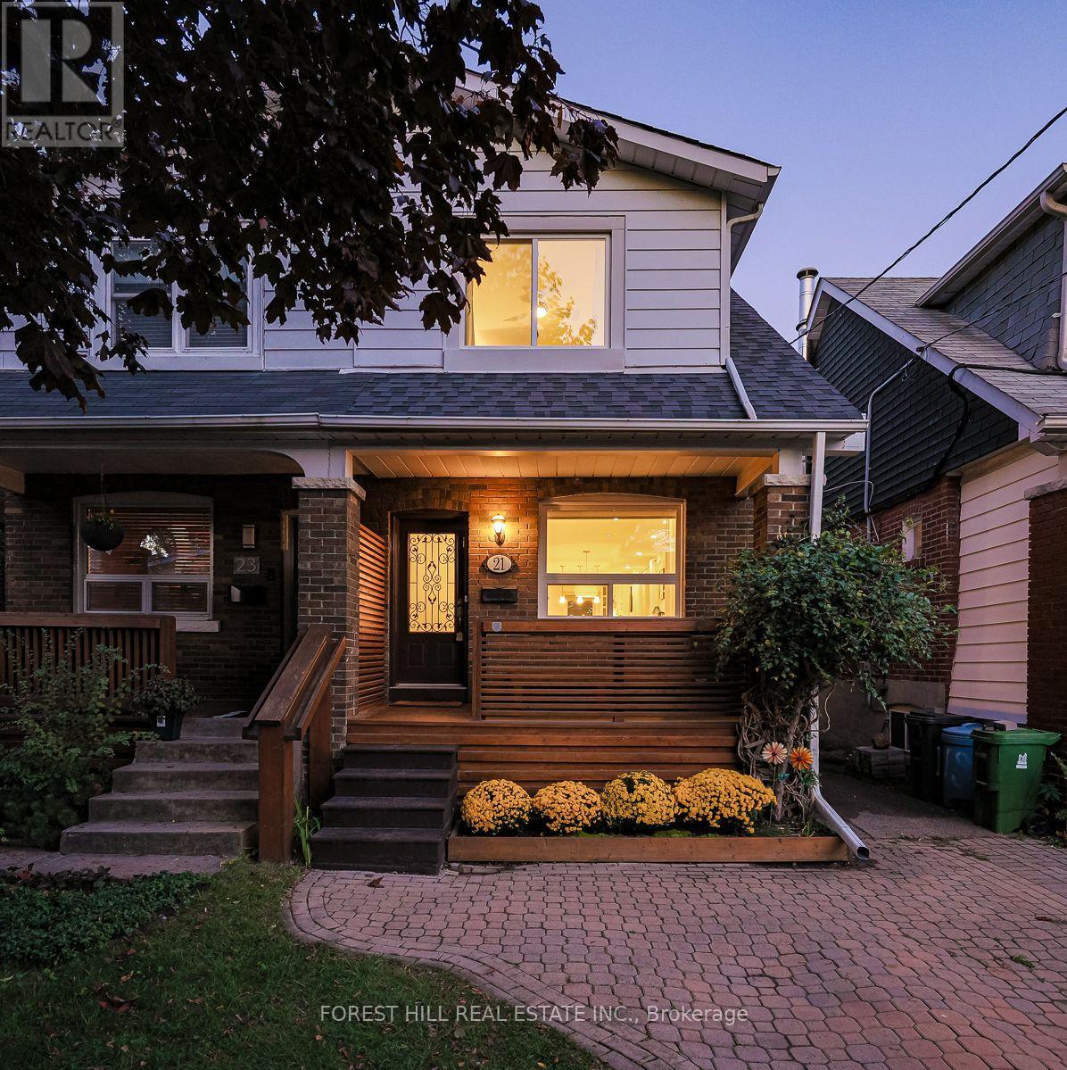 21 DILWORTH CRESCENT, Toronto, Ontario