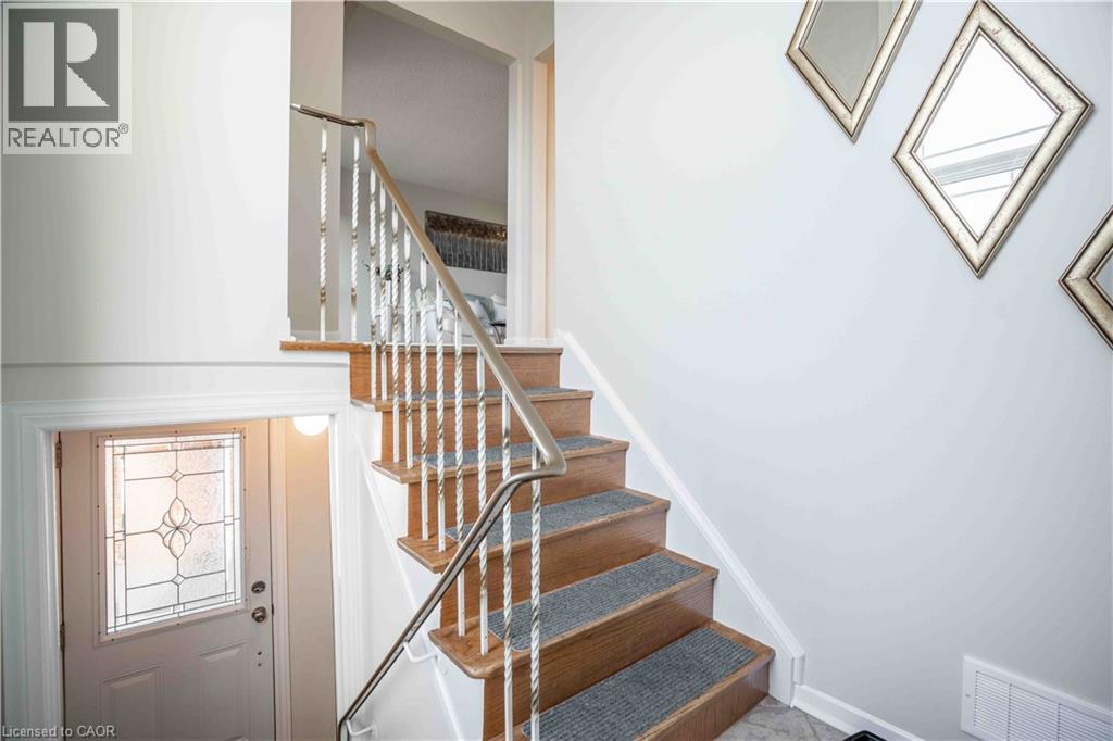 2559 Kingsberry Crescent, Mississauga, Ontario  L5B 2K7 - Photo 4 - 40780916