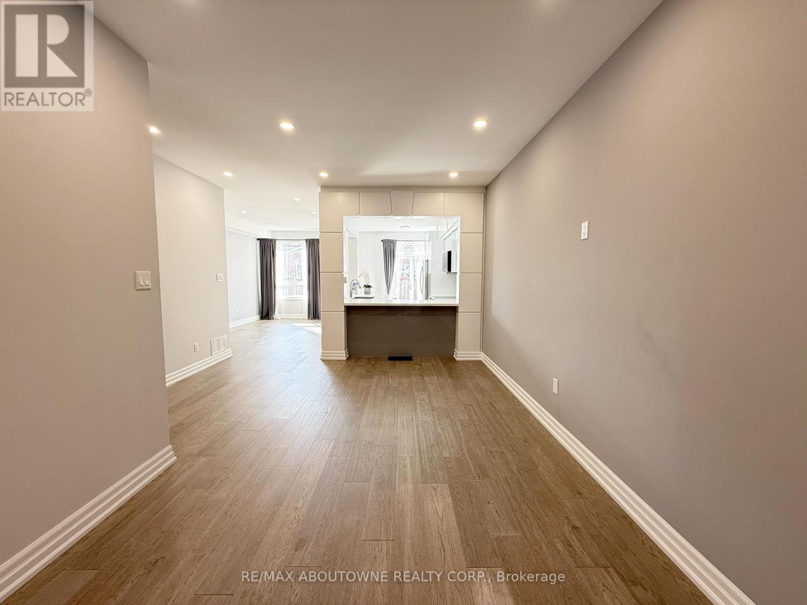 44 Craddock Street, Vaughan, Ontario  L6A 2R4 - Photo 10 - N12473527