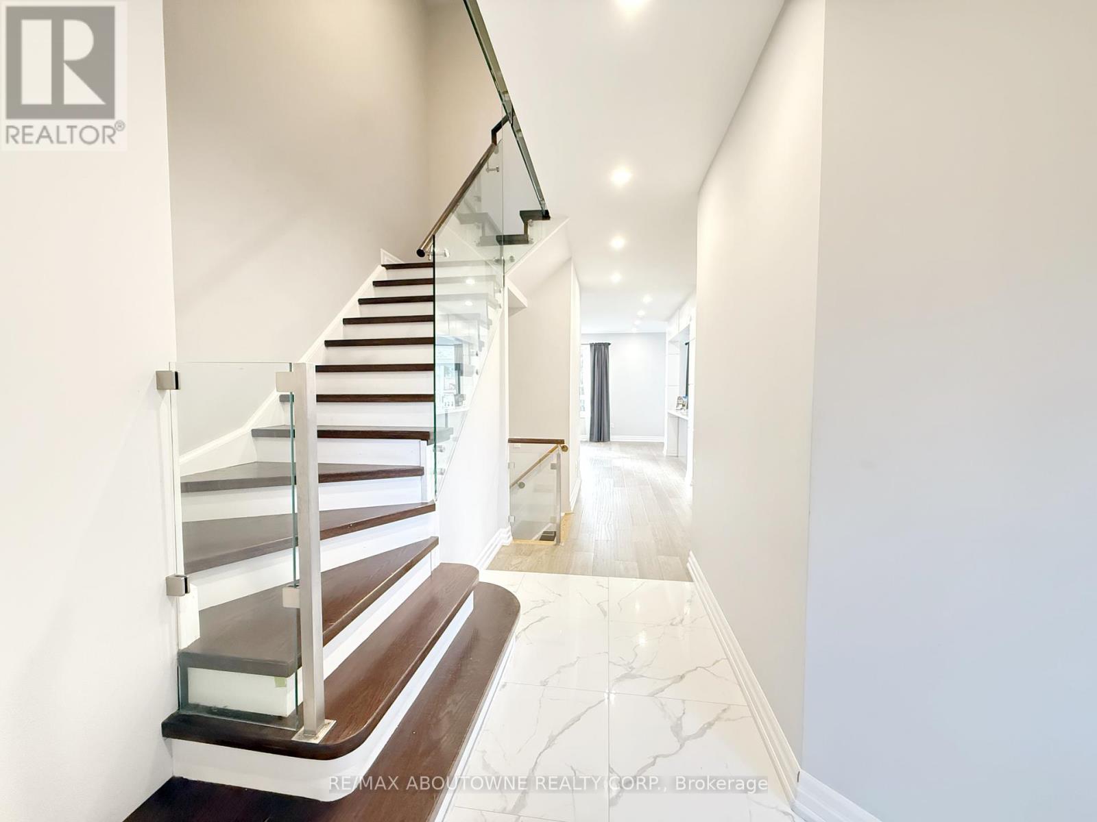 44 Craddock Street, Vaughan, Ontario  L6A 2R4 - Photo 7 - N12473527