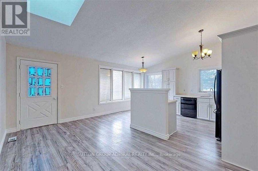 Upper - 2238 4th Line, Innisfil, Ontario  L0L 1K0 - Photo 2 - N12473532