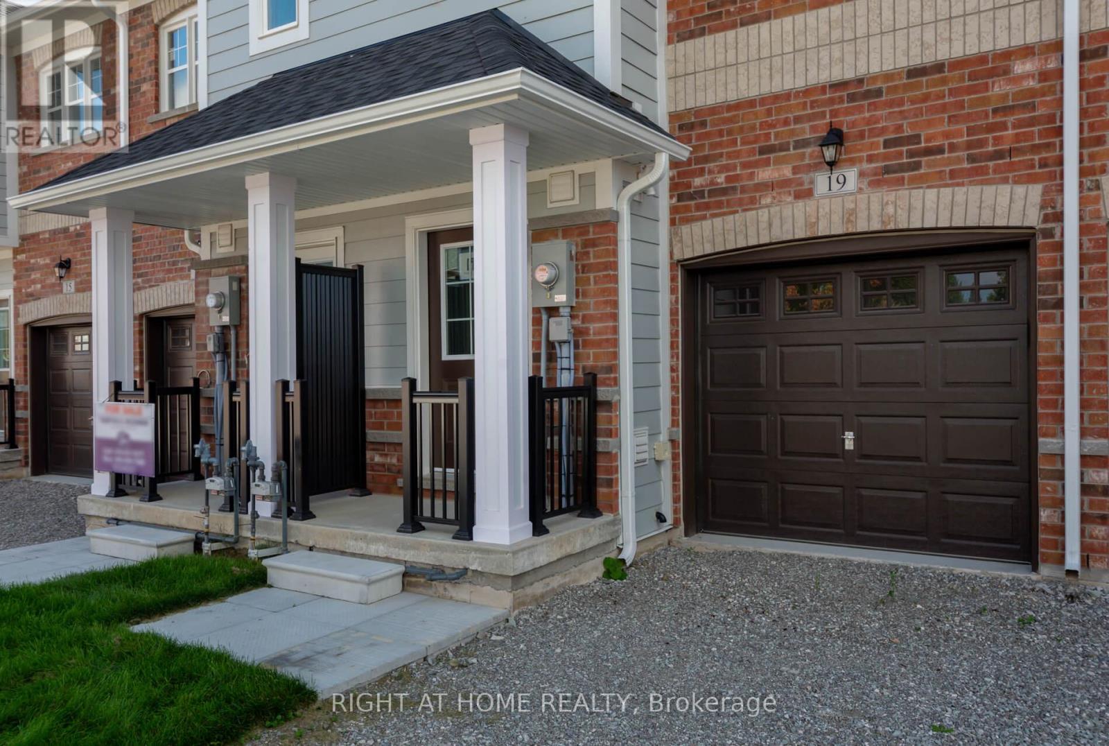 19 Ravenscraig Place, Innisfil (Cookstown), Ontario  L0L 1L0 - Photo 2 - N12473602