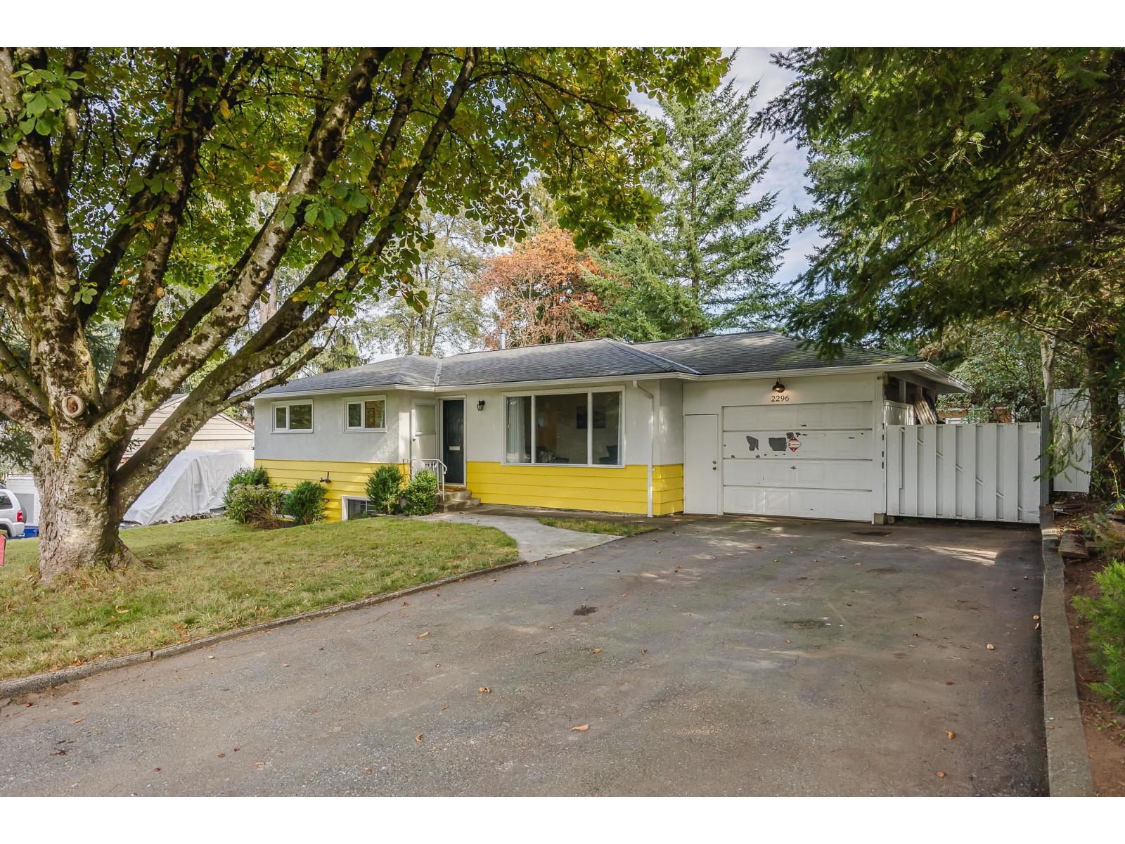 2296 Alexander Crescent, Abbotsford, British Columbia  V2S 3W4 - Photo 1 - R3056233