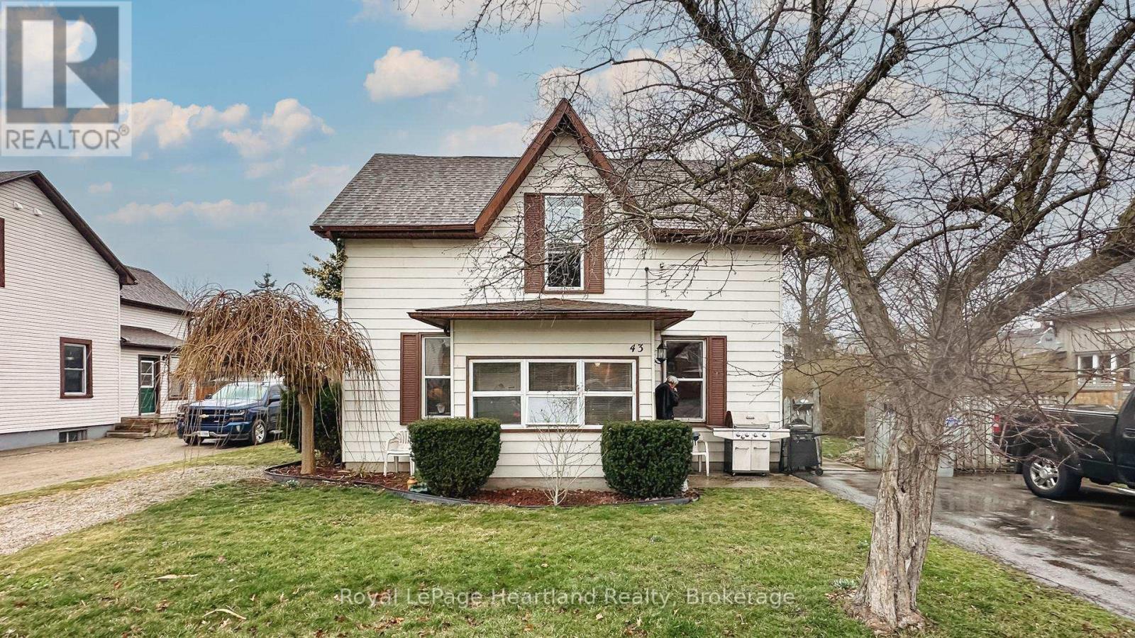 43 Trafalgar Street, Goderich (Goderich (Town)), Ontario  N7A 1T3 - Photo 1 - X12473633