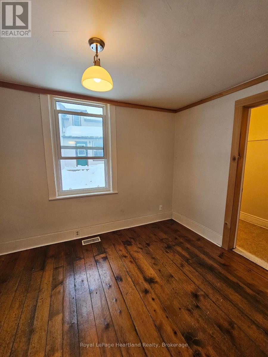 43 Trafalgar Street, Goderich (Goderich (Town)), Ontario  N7A 1T3 - Photo 6 - X12473633