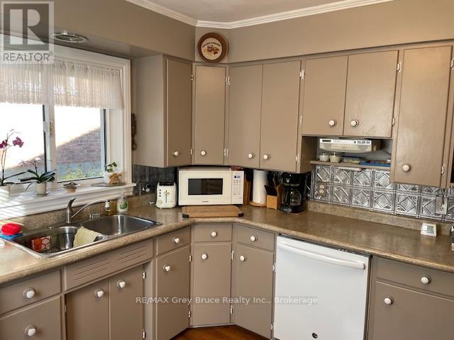 575 13th 'a' Street W, Owen Sound, Ontario  N4K 3W9 - Photo 6 - X12473660