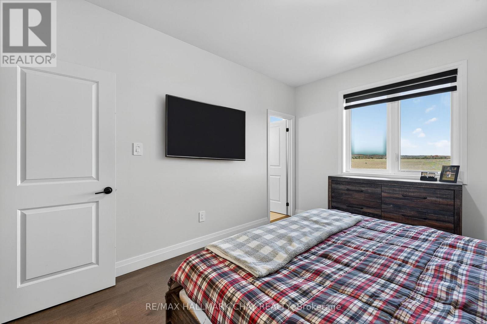 138 Ritchie Crescent, Springwater, Ontario  L0L 1P0 - Photo 11 - S12473490