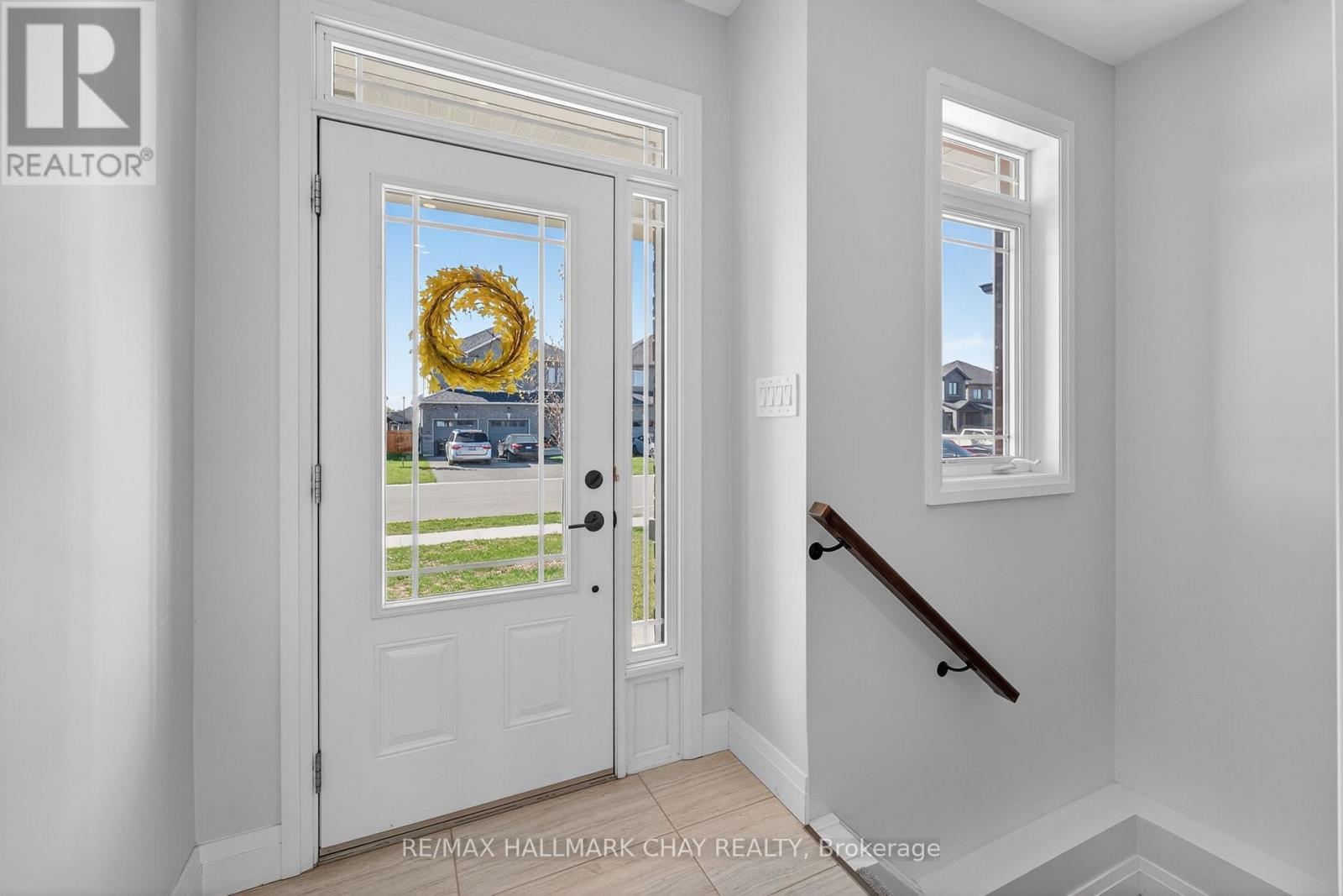 138 Ritchie Crescent, Springwater, Ontario  L0L 1P0 - Photo 2 - S12473490