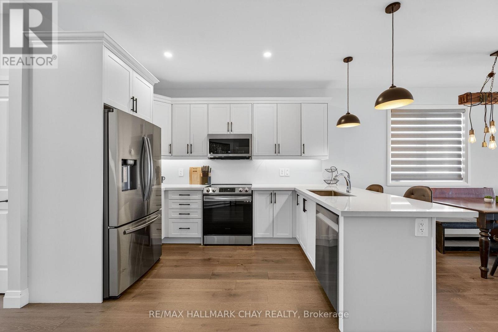 138 Ritchie Crescent, Springwater, Ontario  L0L 1P0 - Photo 4 - S12473490