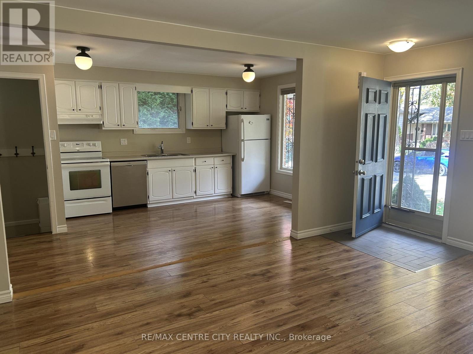 27 Gatineau Crescent, London South, Ontario  N6K 2Z8 - Photo 3 - X12473656