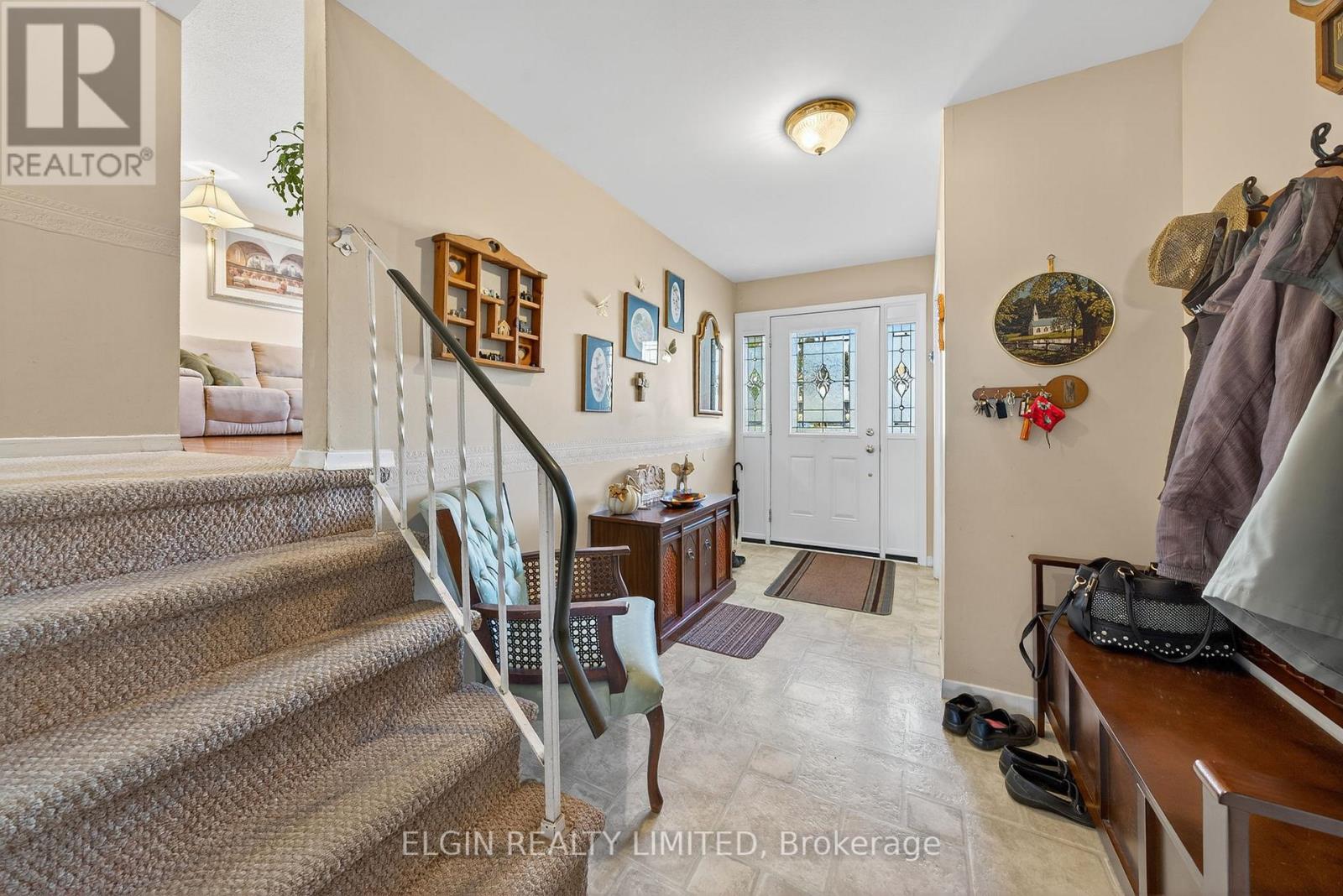 14 Stirling Crescent, St. Thomas, Ontario  N5P 3R3 - Photo 4 - X12473669