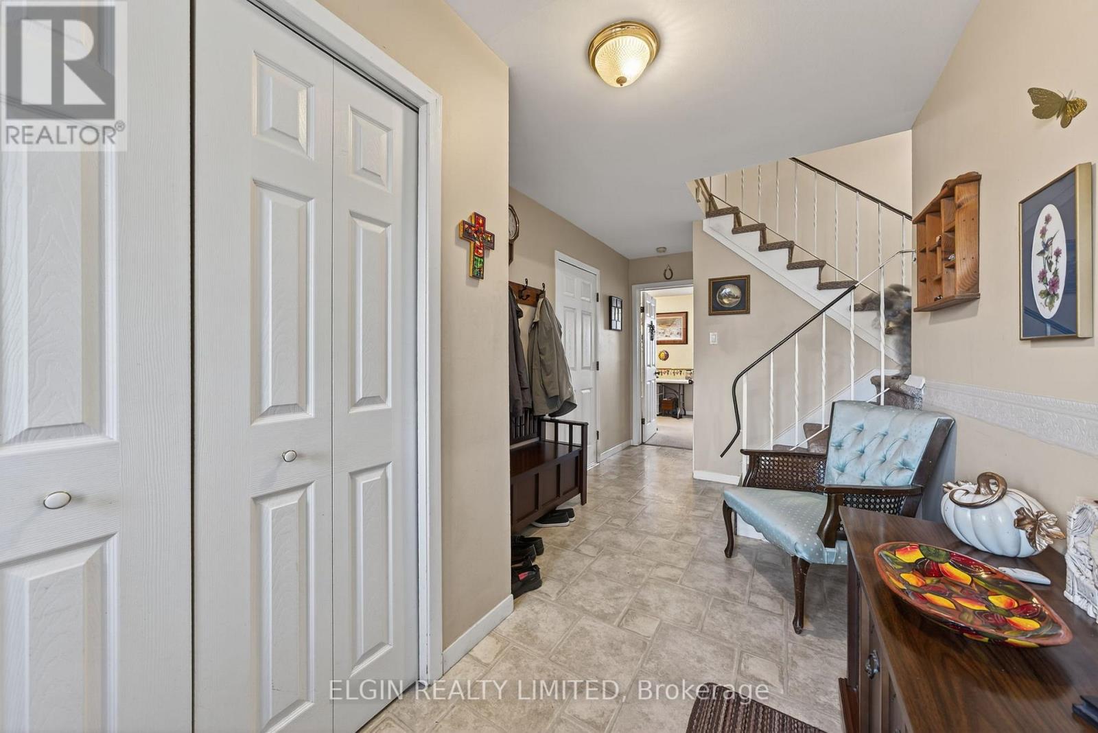 14 Stirling Crescent, St. Thomas, Ontario  N5P 3R3 - Photo 5 - X12473669