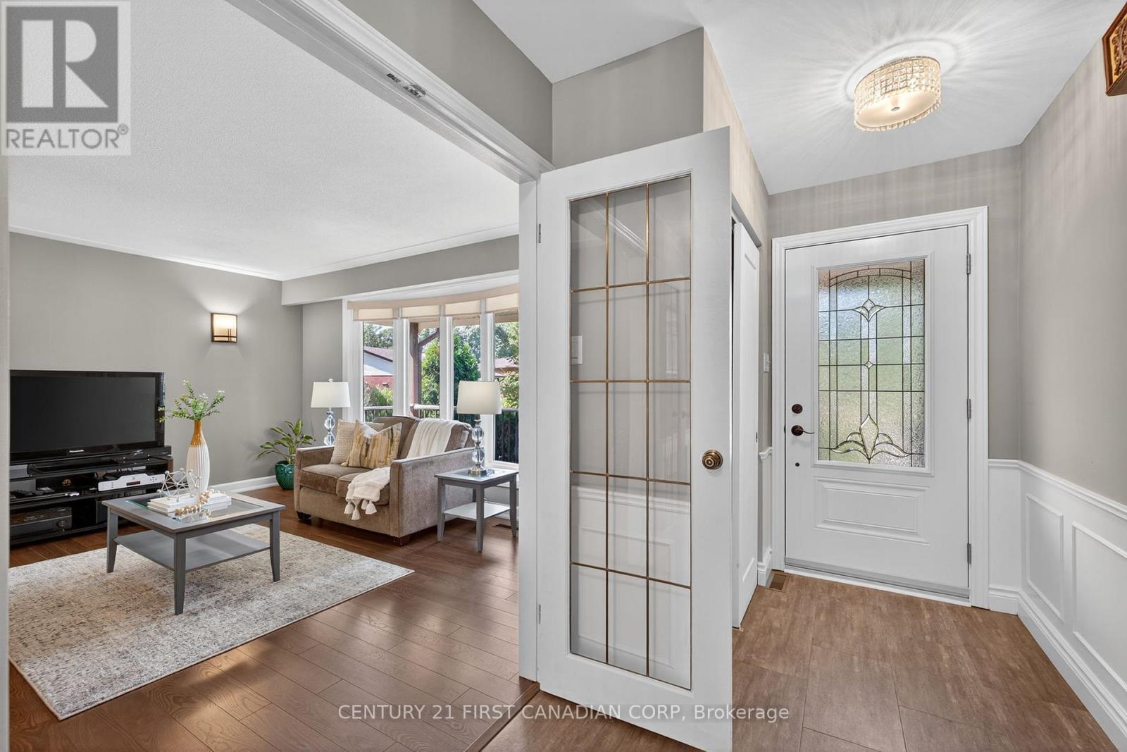 1432 Norman Place, London South (South B), Ontario  N6K 2S7 - Photo 6 - X12473691