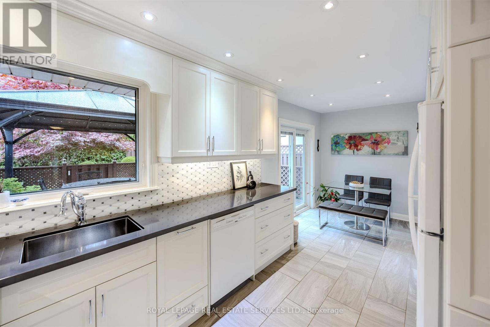 48 Reid Manor, Toronto, Ontario  M8Y 2J1 - Photo 18 - W12473380