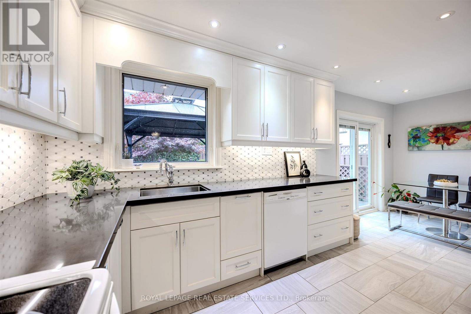 48 Reid Manor, Toronto, Ontario  M8Y 2J1 - Photo 16 - W12473380