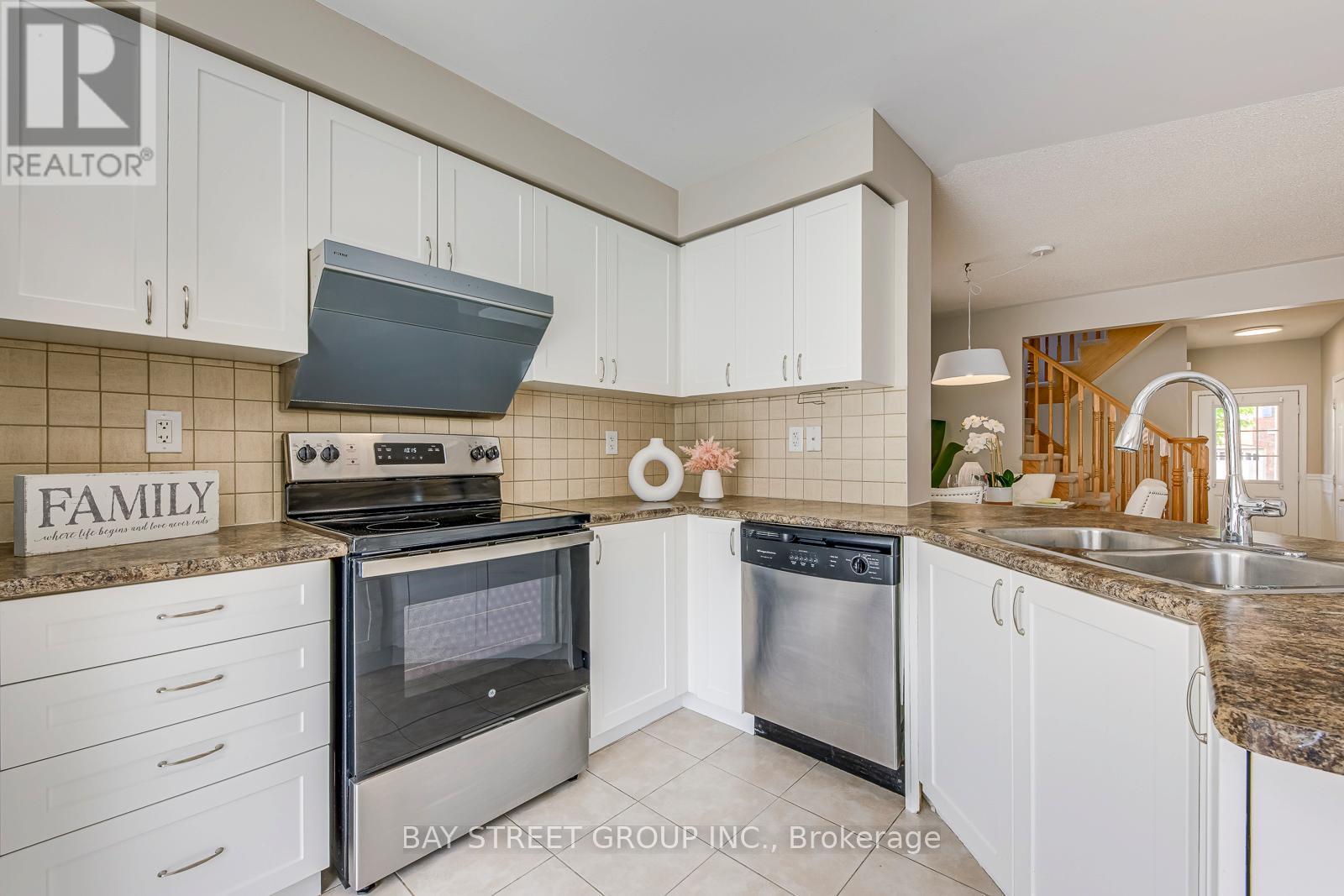 75 Finney Terrace, Milton, Ontario  L9T 7B1 - Photo 17 - W12473470