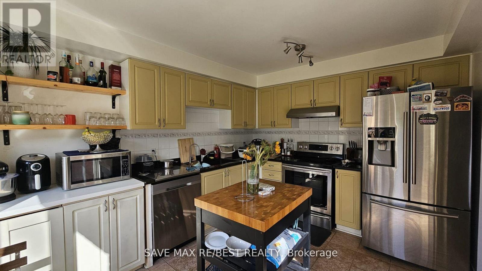 8 Treepark Street, Brampton, Ontario  L6R 1T3 - Photo 10 - W12473478
