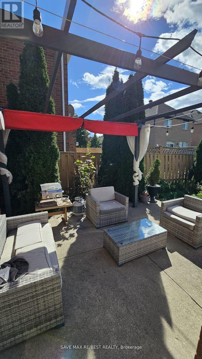 8 Treepark Street, Brampton, Ontario  L6R 1T3 - Photo 15 - W12473478