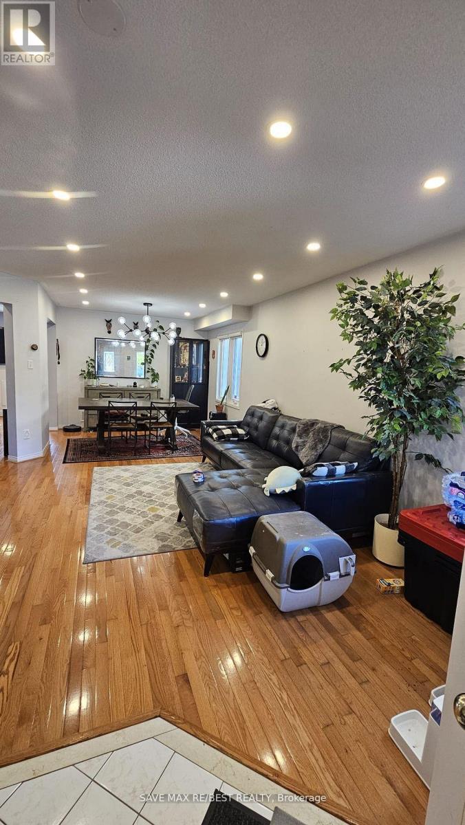 8 Treepark Street, Brampton, Ontario  L6R 1T3 - Photo 6 - W12473478