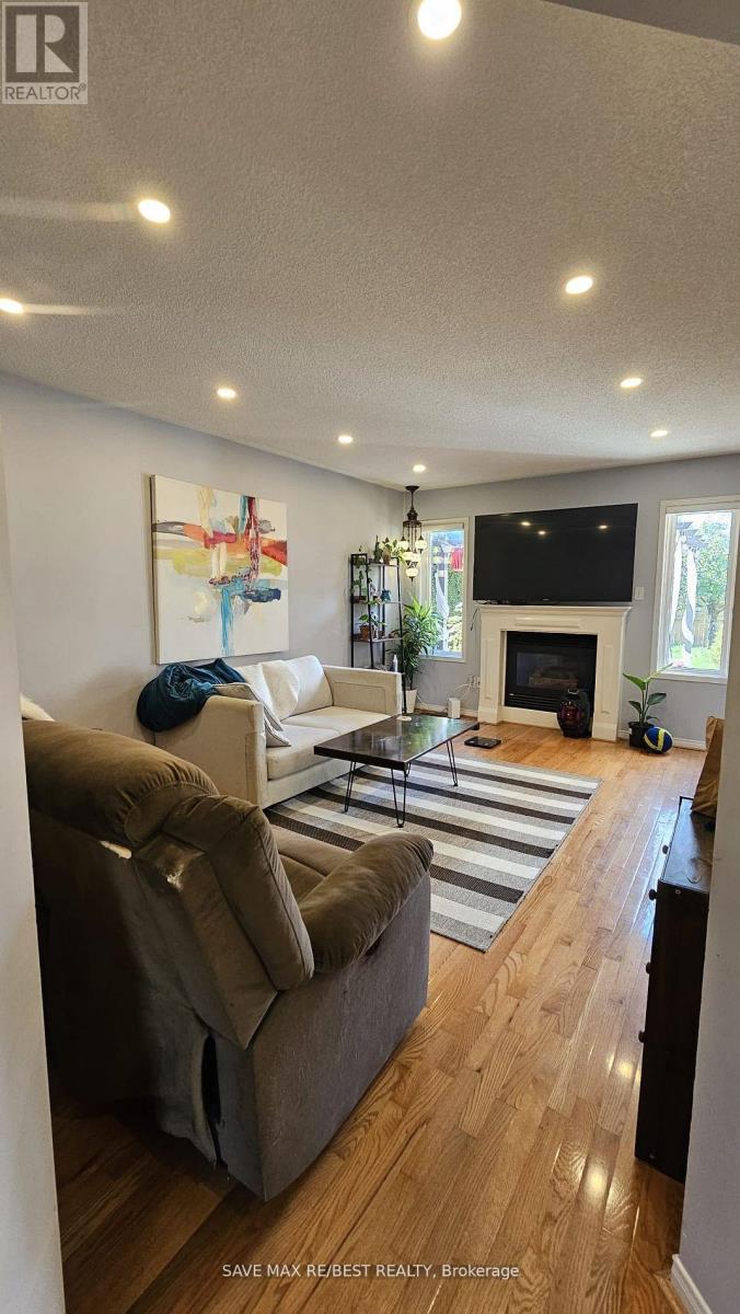 8 Treepark Street, Brampton, Ontario  L6R 1T3 - Photo 7 - W12473478
