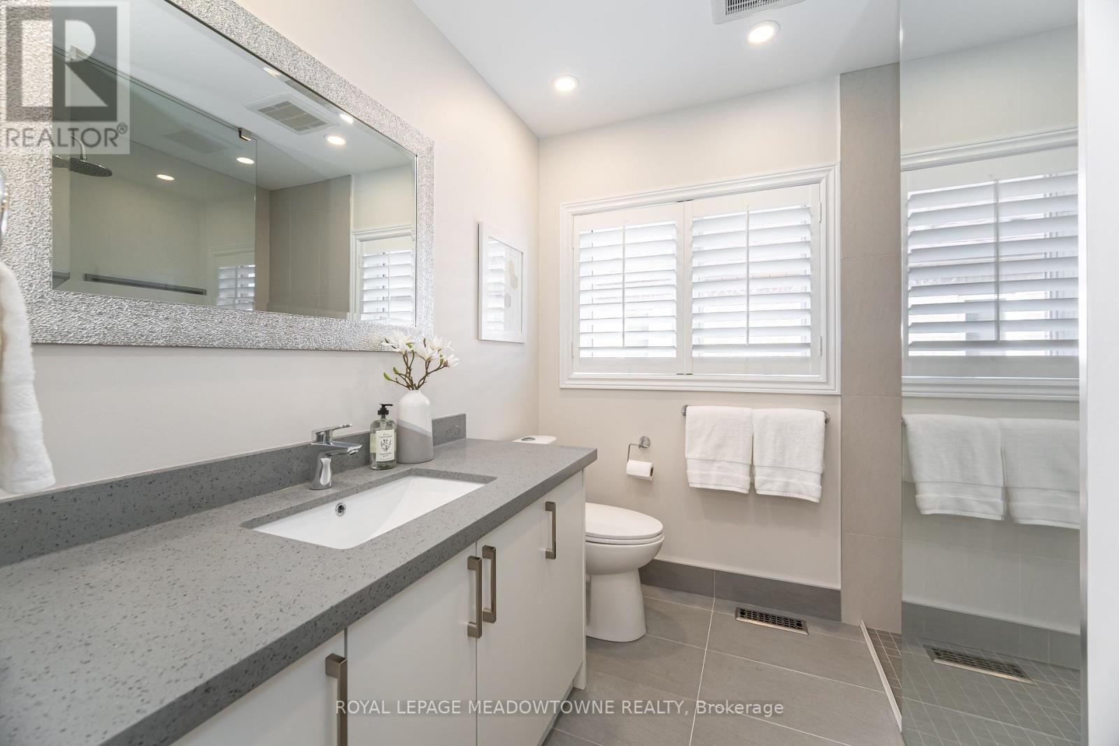 6520 Western Skies Way, Mississauga, Ontario  L5W 1G4 - Photo 37 - W12473489
