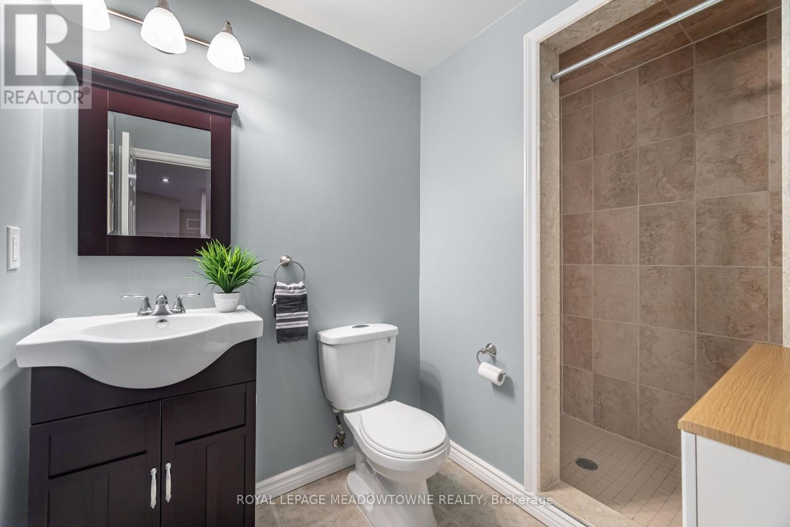 6520 Western Skies Way, Mississauga, Ontario  L5W 1G4 - Photo 43 - W12473489