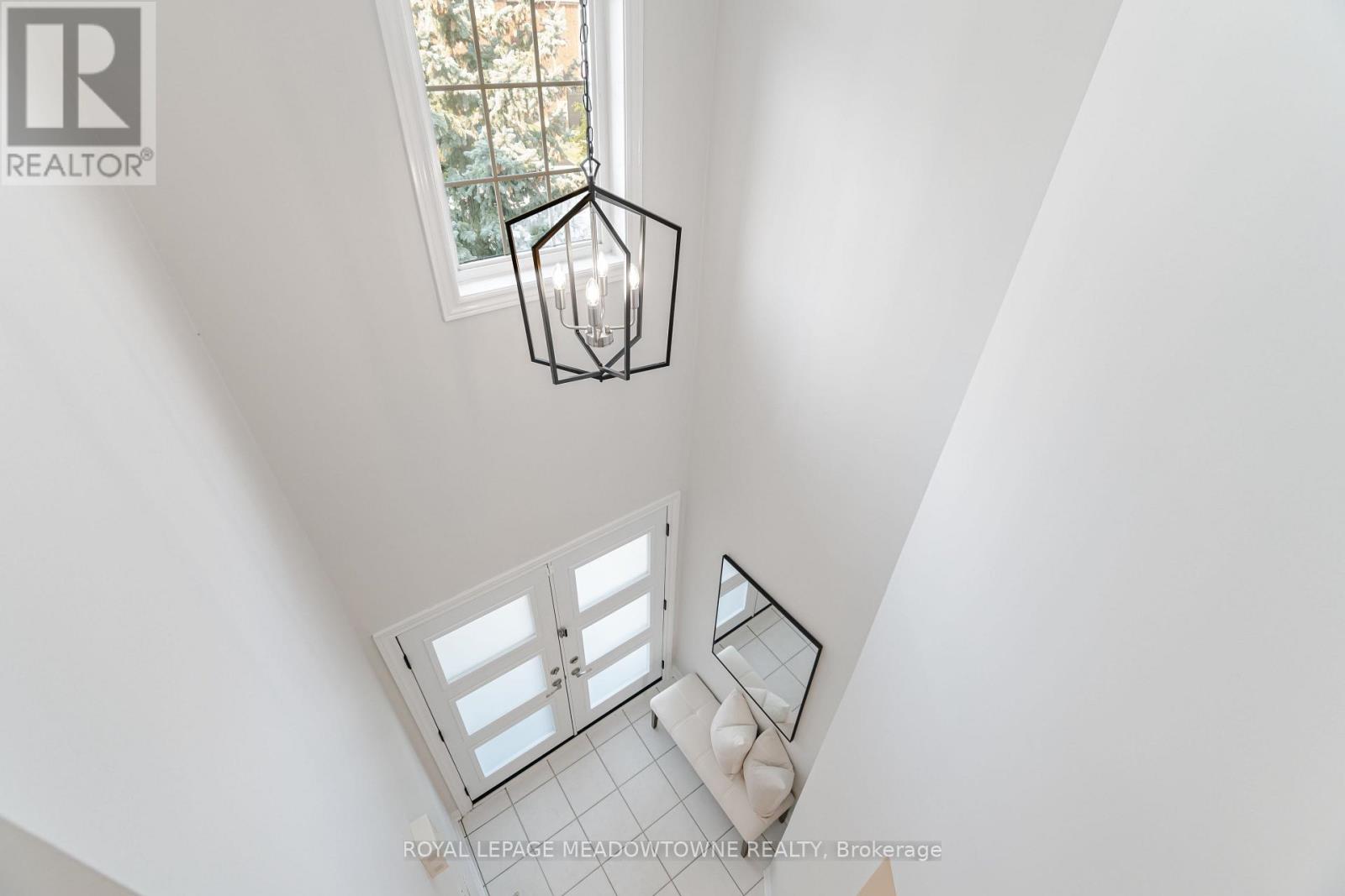 6520 Western Skies Way, Mississauga, Ontario  L5W 1G4 - Photo 7 - W12473489
