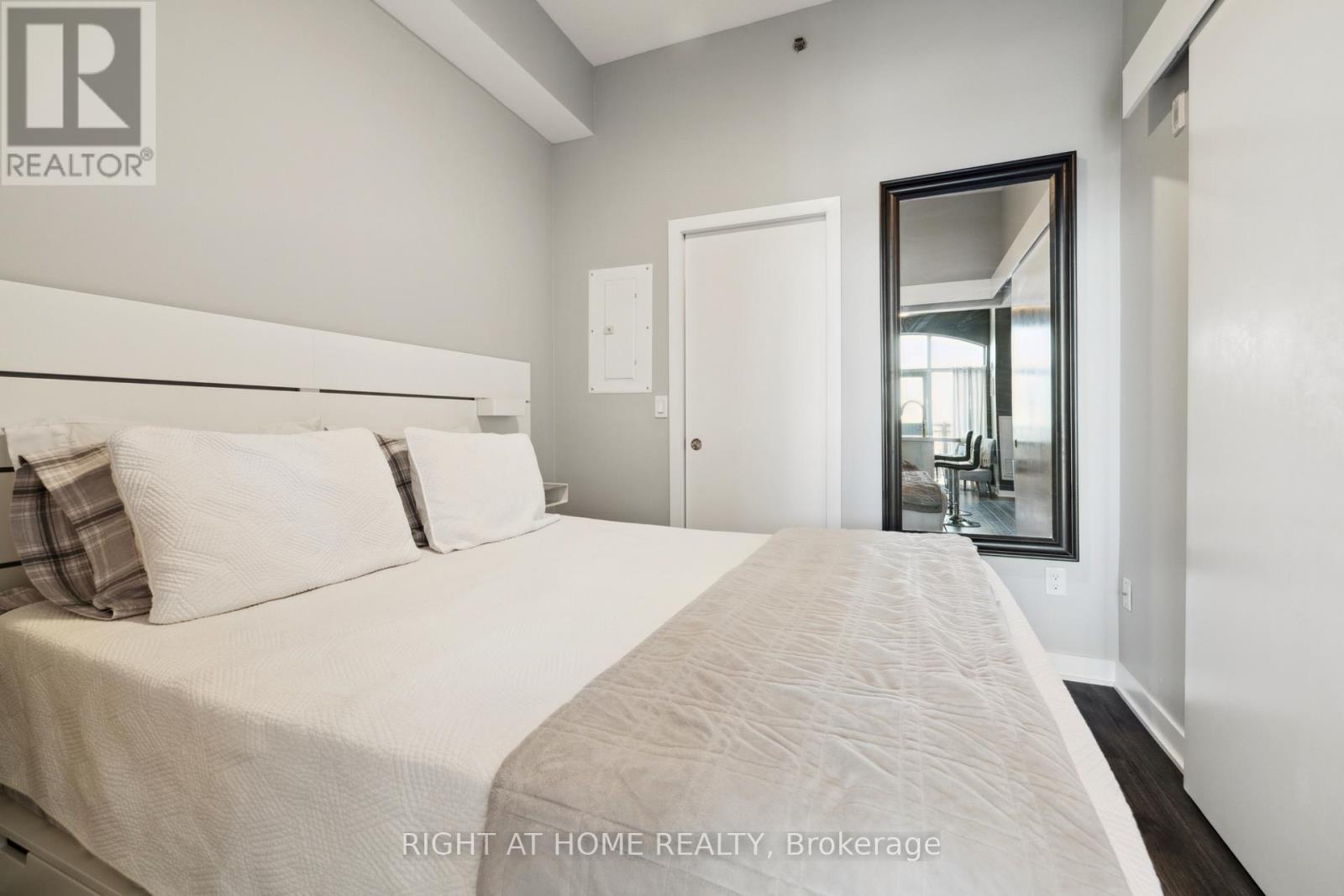 815 - 2486 Old Bronte Road, Oakville, Ontario  L6M 4J2 - Photo 22 - W12473501