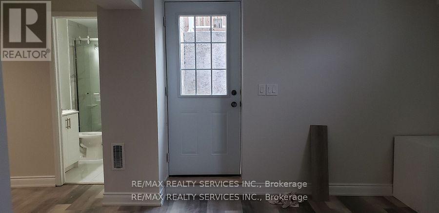 34 Interlacken Drive, Brampton, Ontario  L6X 0W5 - Photo 2 - W12473516
