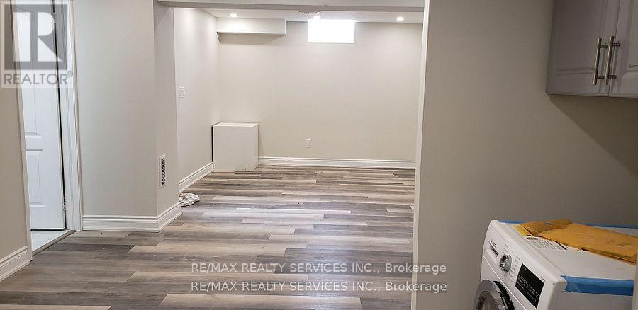 34 Interlacken Drive, Brampton, Ontario  L6X 0W5 - Photo 3 - W12473516