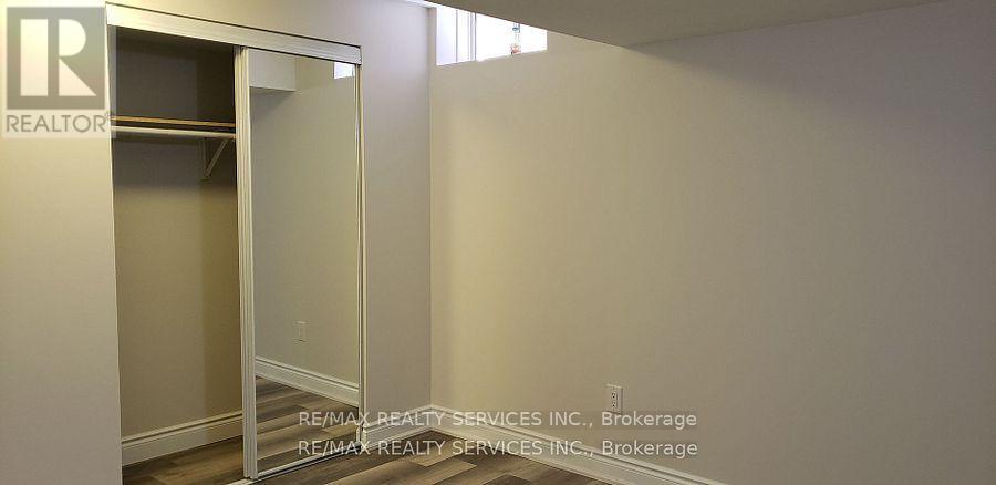 34 Interlacken Drive, Brampton, Ontario  L6X 0W5 - Photo 5 - W12473516