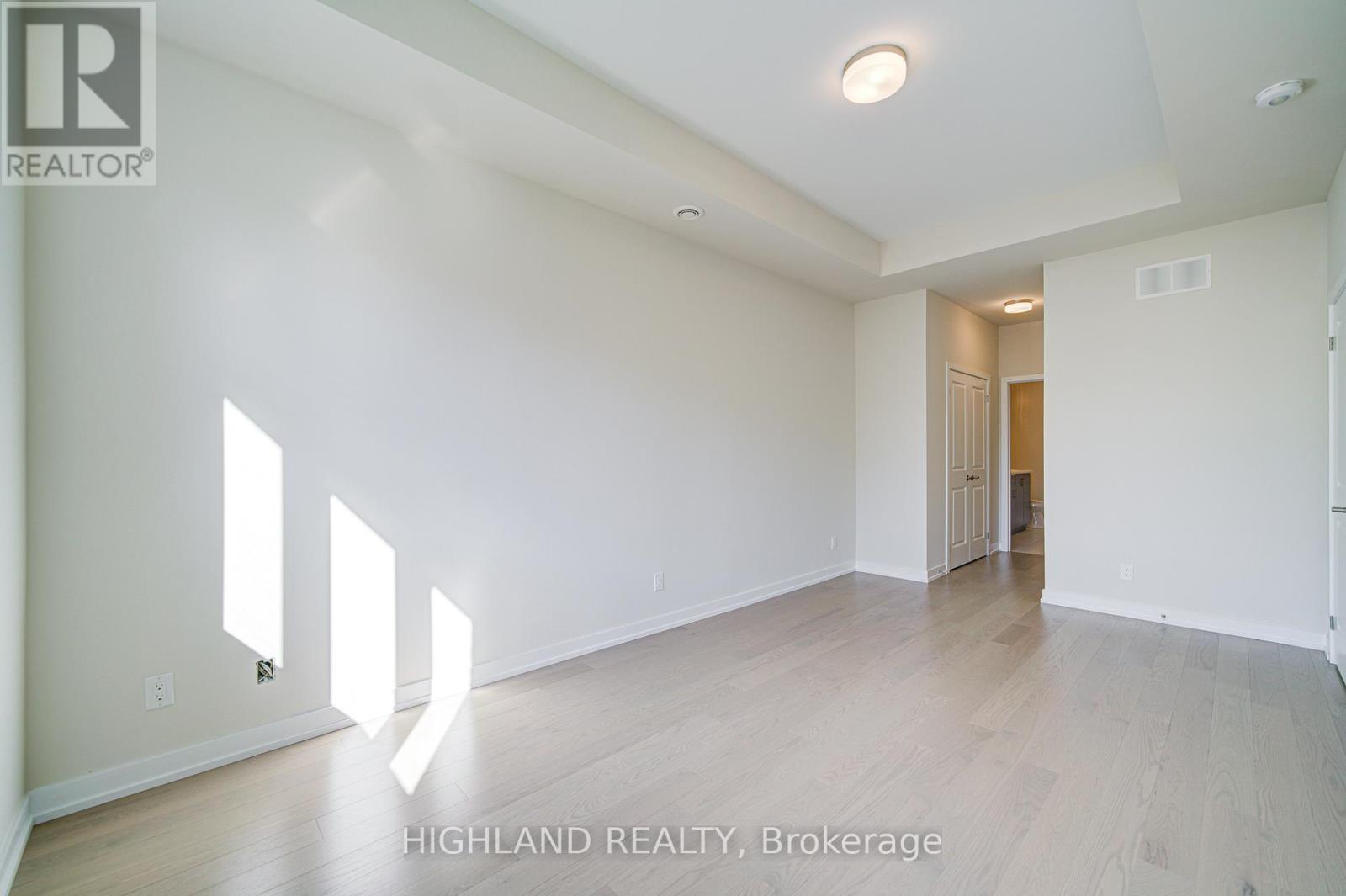 1179 Dartmouth Crescent, Oakville, Ontario  L6H 8C3 - Photo 19 - W12473550