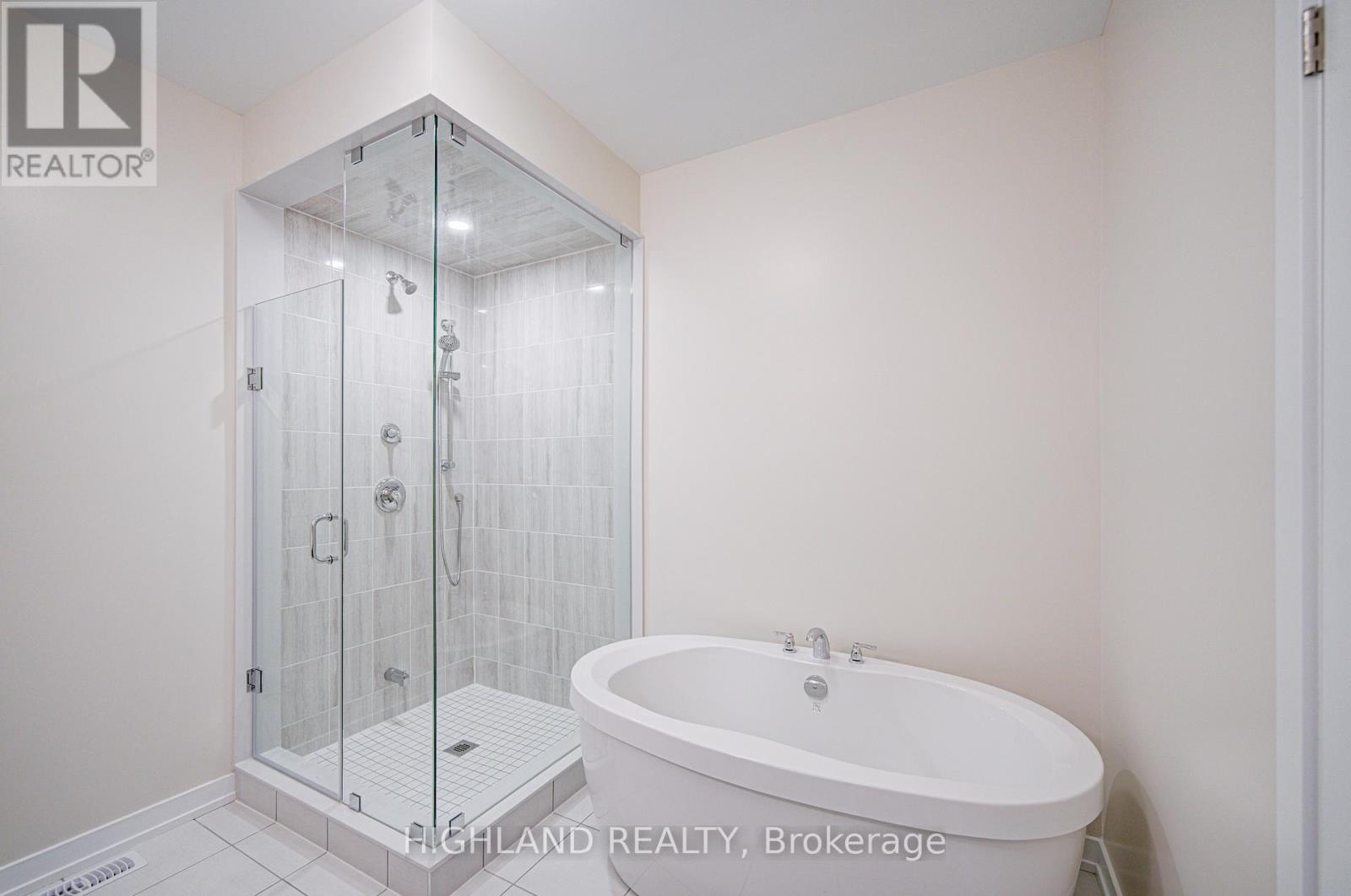 1179 Dartmouth Crescent, Oakville, Ontario  L6H 8C3 - Photo 22 - W12473550