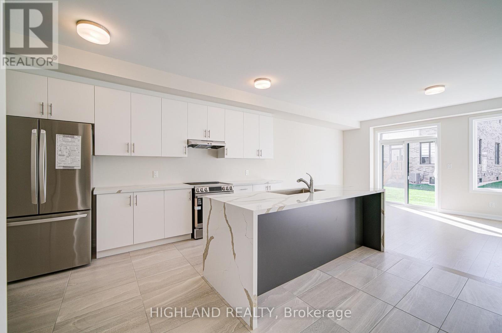 1179 Dartmouth Crescent, Oakville, Ontario  L6H 8C3 - Photo 5 - W12473550