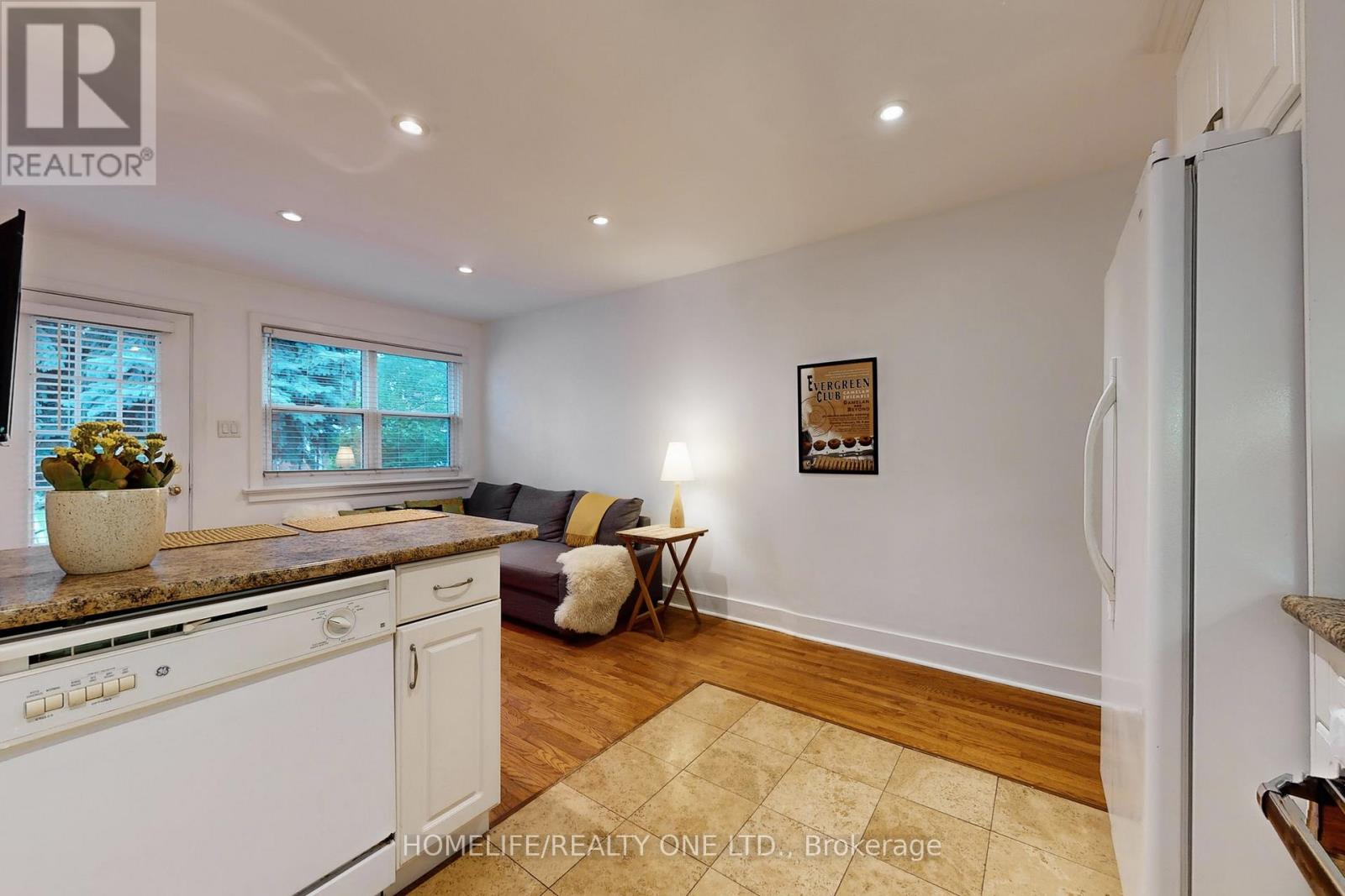 19 Morland Road S, Toronto, Ontario  M6S 2M7 - Photo 15 - W12473551