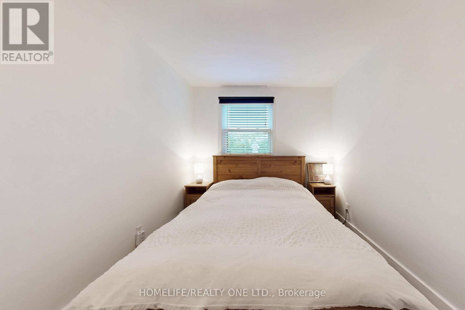 19 Morland Road S, Toronto, Ontario  M6S 2M7 - Photo 18 - W12473551