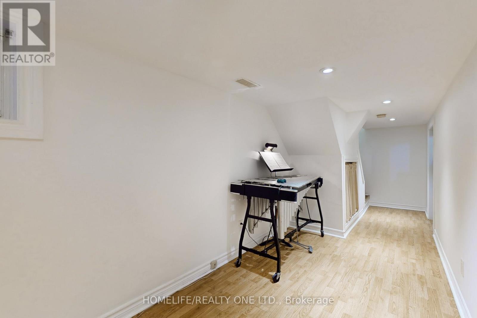 19 Morland Road S, Toronto, Ontario  M6S 2M7 - Photo 26 - W12473551