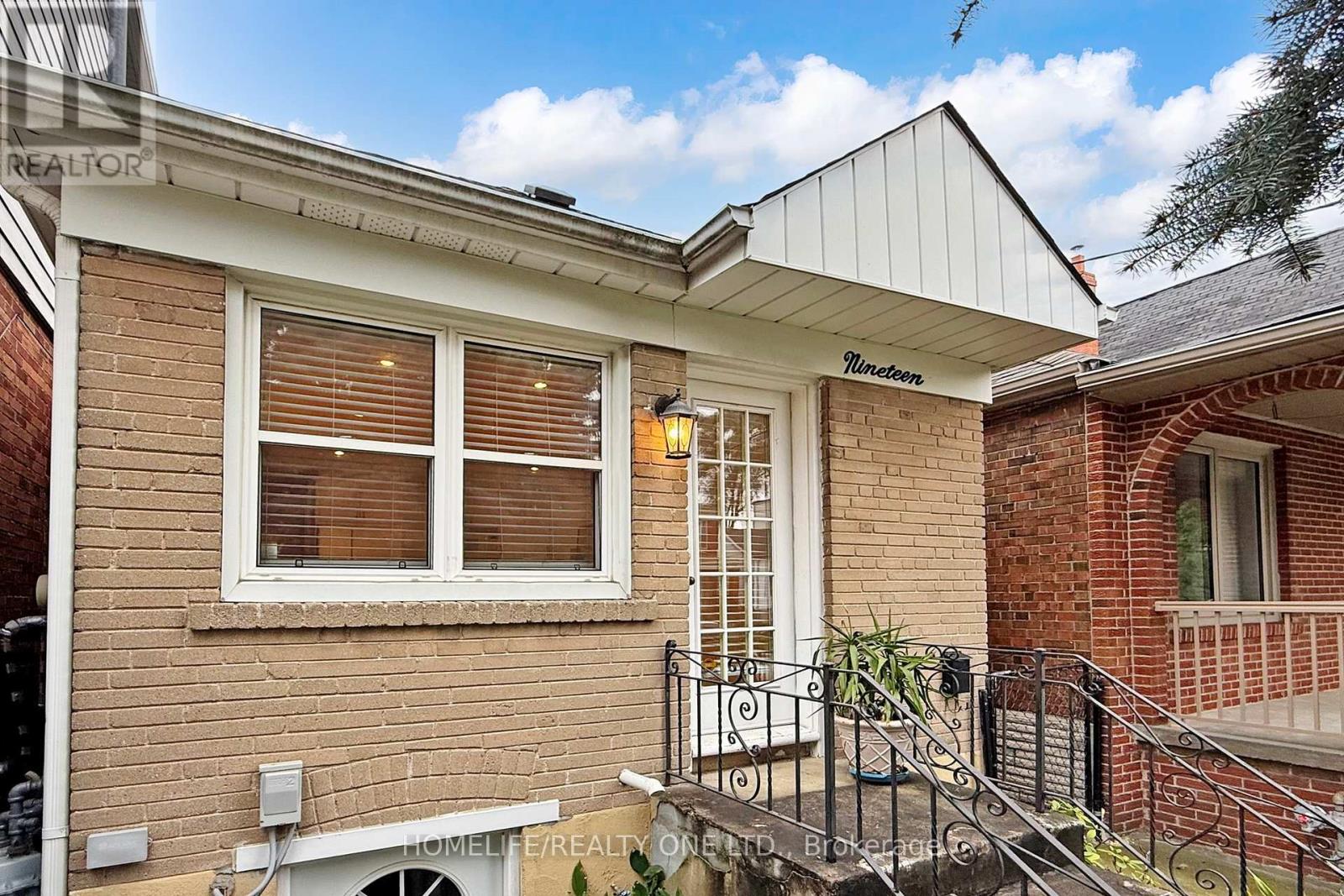 19 Morland Road S, Toronto, Ontario  M6S 2M7 - Photo 3 - W12473551