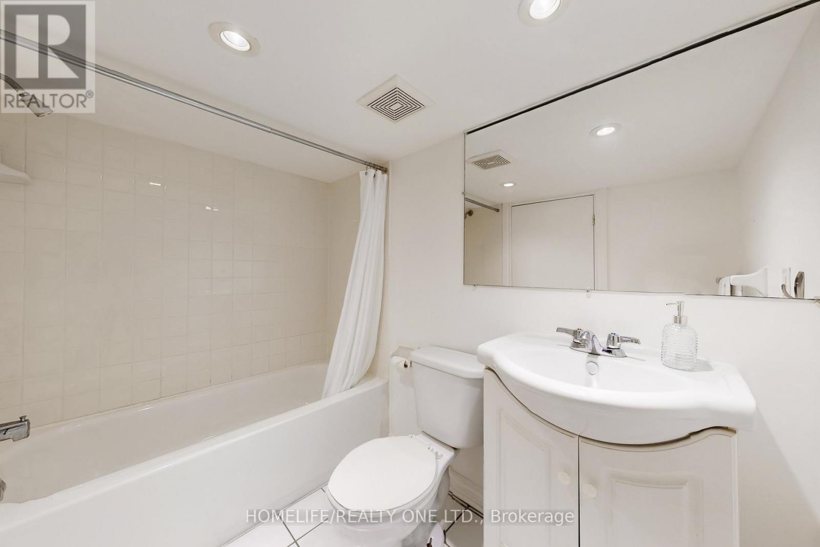 19 Morland Road S, Toronto, Ontario  M6S 2M7 - Photo 30 - W12473551
