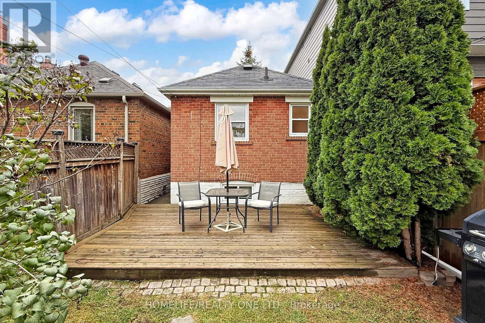 19 Morland Road S, Toronto, Ontario  M6S 2M7 - Photo 34 - W12473551