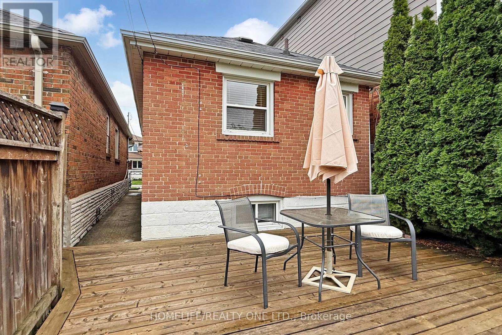 19 Morland Road S, Toronto, Ontario  M6S 2M7 - Photo 37 - W12473551