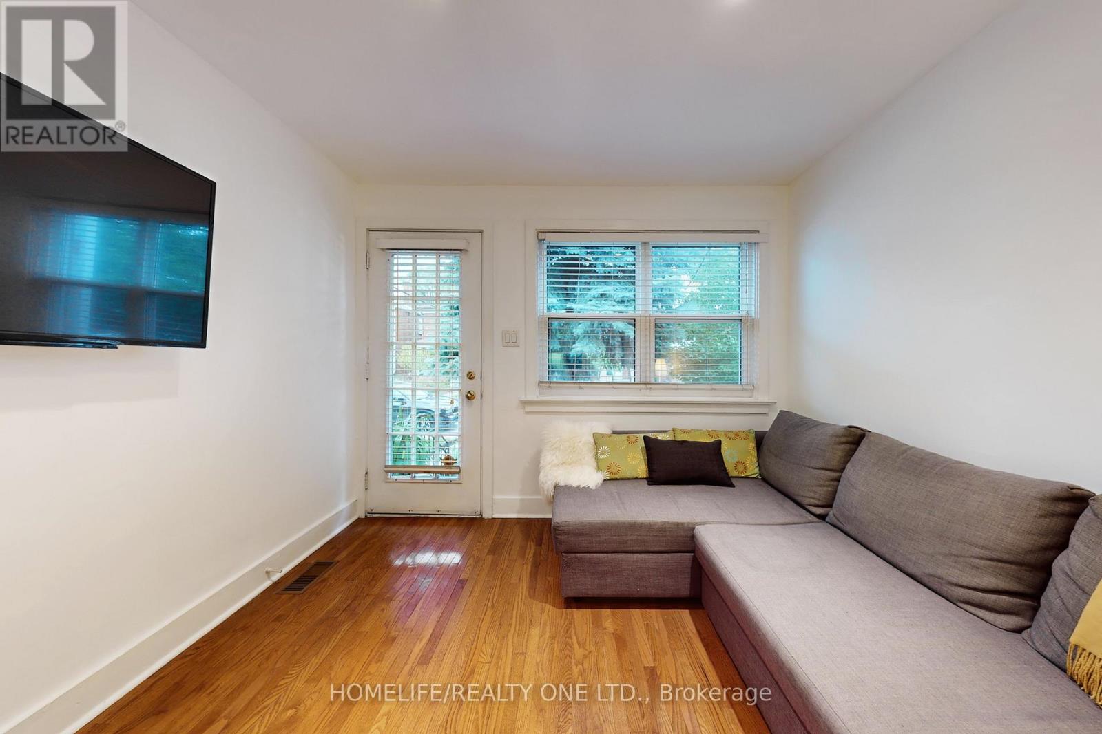 19 Morland Road S, Toronto, Ontario  M6S 2M7 - Photo 7 - W12473551