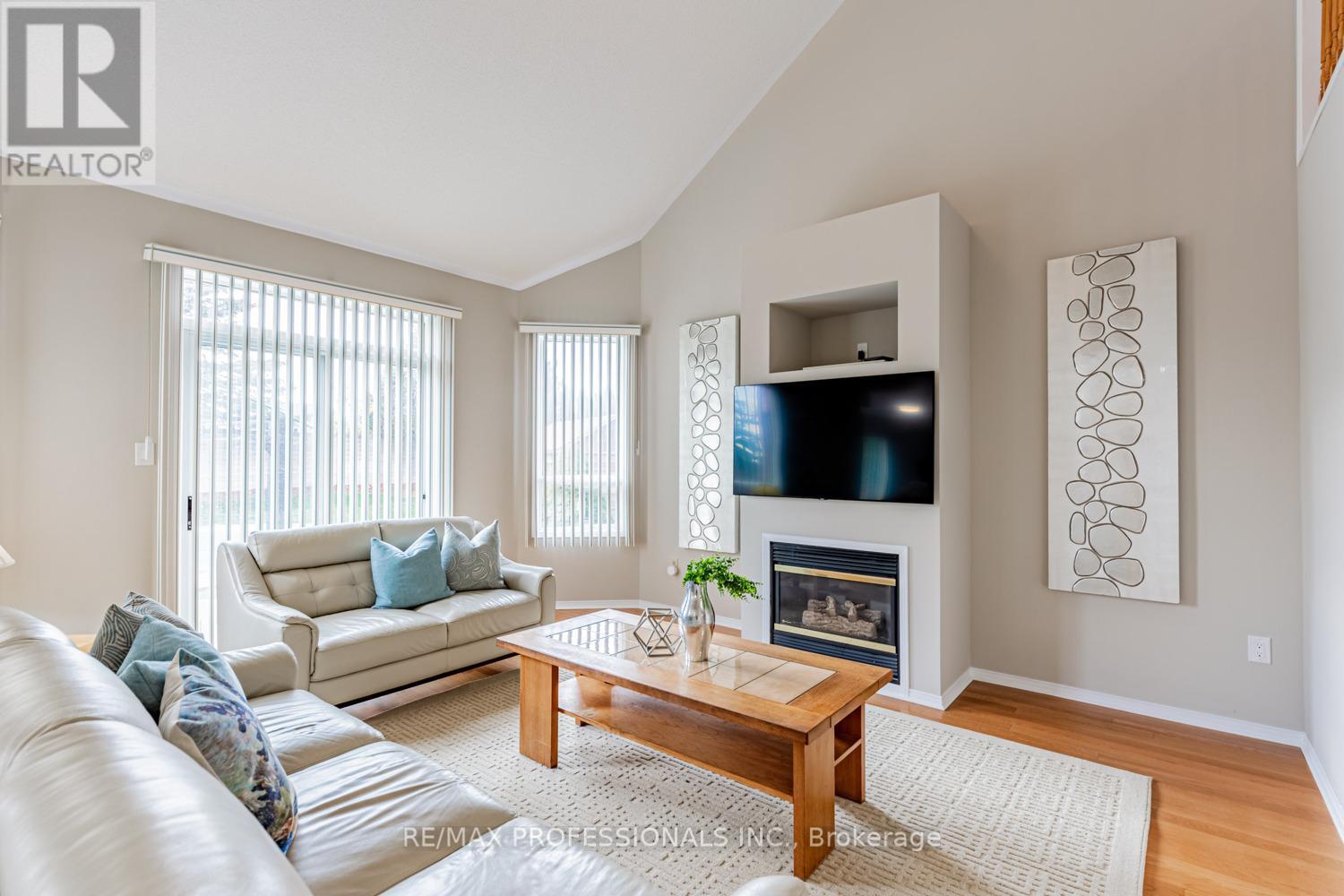 62 Banington Crescent, Brampton, Ontario  L7A 1G3 - Photo 10 - W12473554