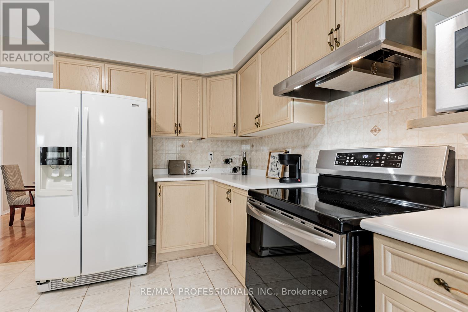 62 Banington Crescent, Brampton, Ontario  L7A 1G3 - Photo 13 - W12473554