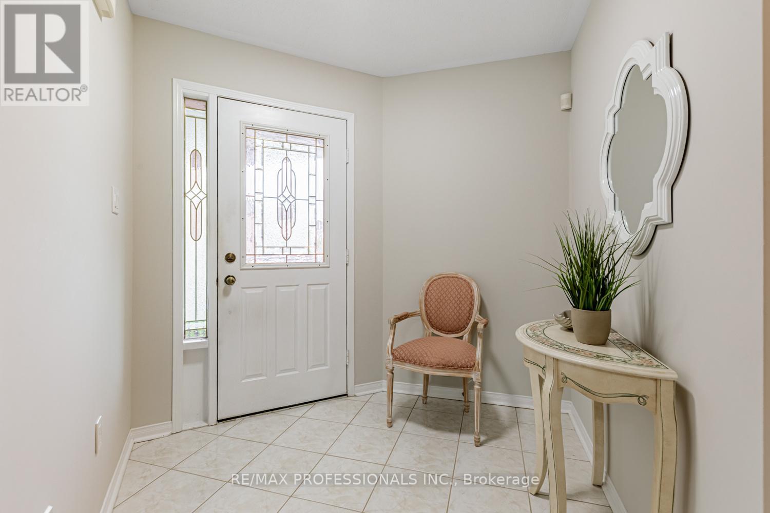 62 Banington Crescent, Brampton, Ontario  L7A 1G3 - Photo 2 - W12473554