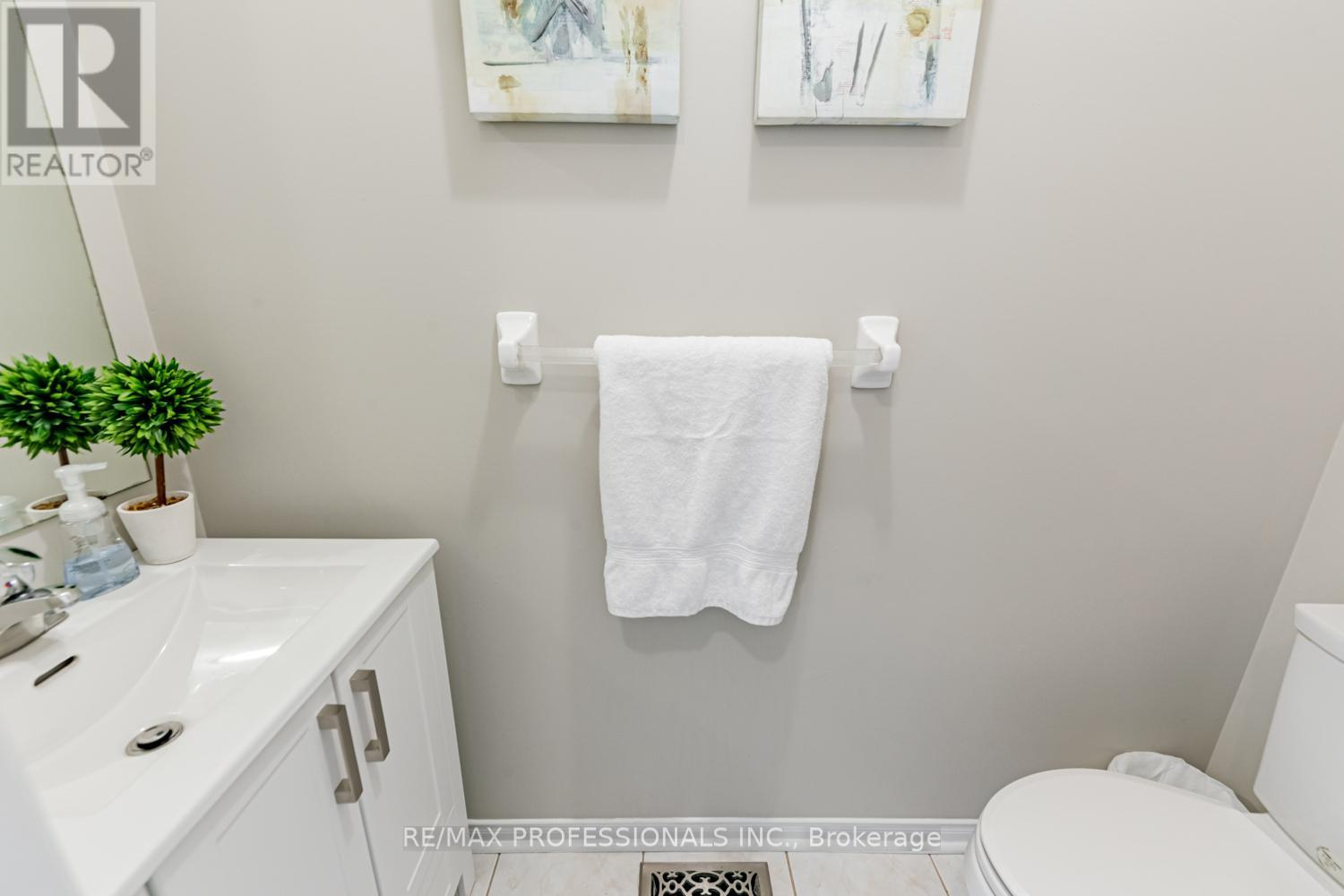62 Banington Crescent, Brampton, Ontario  L7A 1G3 - Photo 21 - W12473554