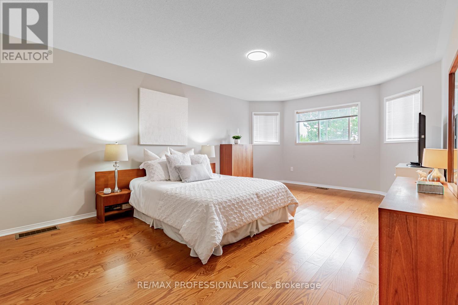 62 Banington Crescent, Brampton, Ontario  L7A 1G3 - Photo 25 - W12473554